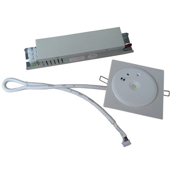 Lumière d'urgence LED commercial non entretenue rechargeable avec batterie 220V 240V Garantie de 3 ans