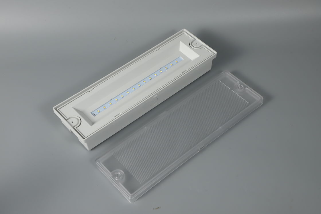 Lumière d'urgence LED imperméable à l'eau IP65 Non entretenue en position humide 220V 240V 7.5W L130MN